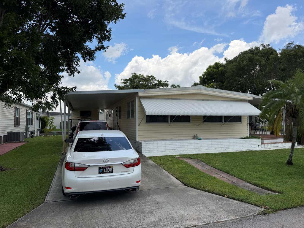 Photo of 1801 SW 84TH Avenue, Davie, FL 33324 (MLS # B26060543)