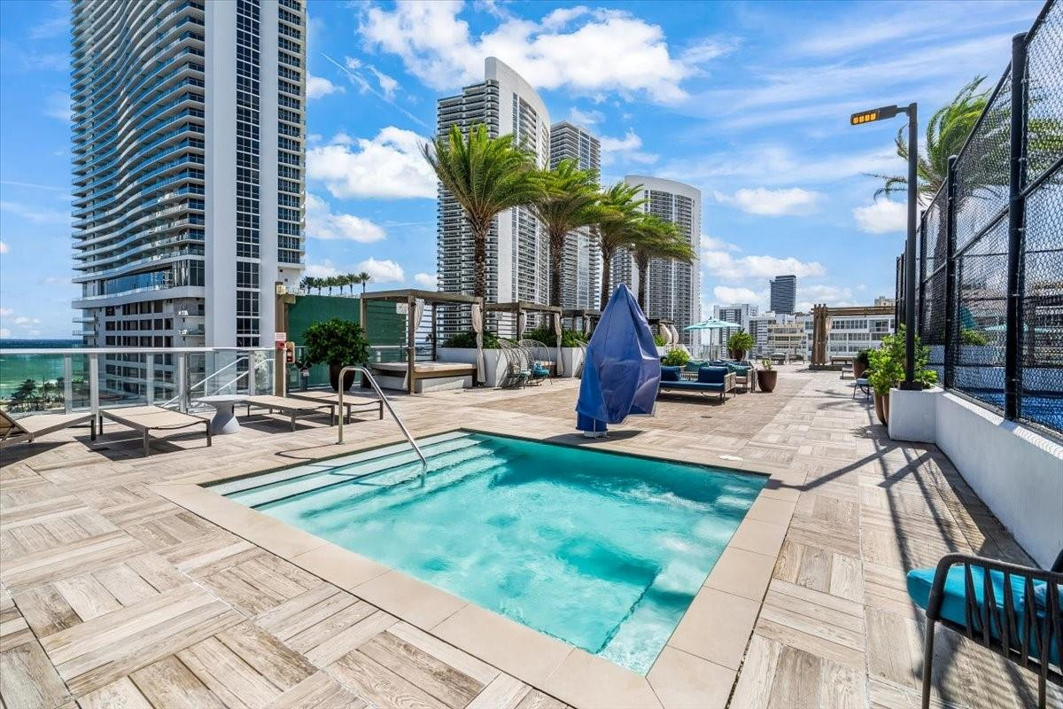 Hyde Beach House - Residential