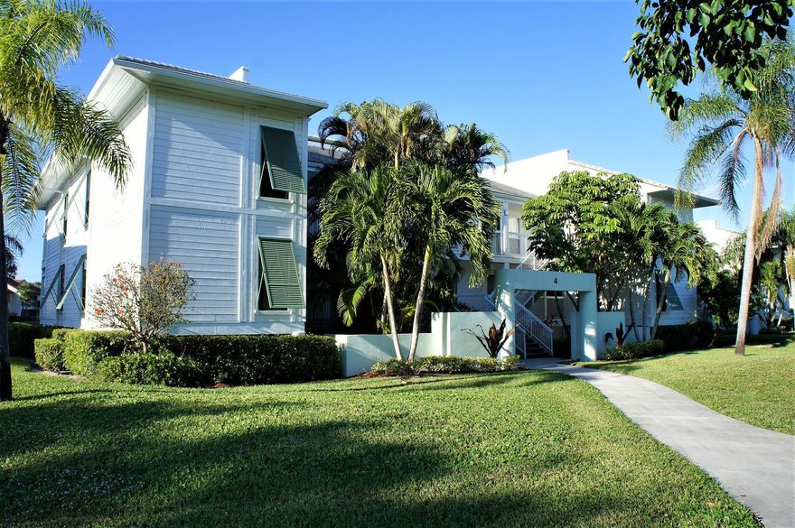 CHARMING KEY WEST STYLE 1 BEDROOM plus DEN with French door, 2 BATHROOM CONDO IN PGA NATIONAL with  gorgeous view of lake! Upgraded condo with covered balcony. Open floor plan. Washer and Dryer in DEN closet. Attractive for a golfer-tennis getaway. Close to PGA National Spa and Resort, 4 star restaurants and all Palm Beach Gardens shopping. I-95 and Turnpike minutes away.