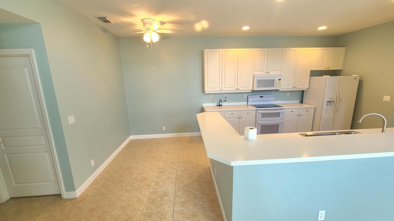 TRADITION PLAT NO 8 - Residential Lease