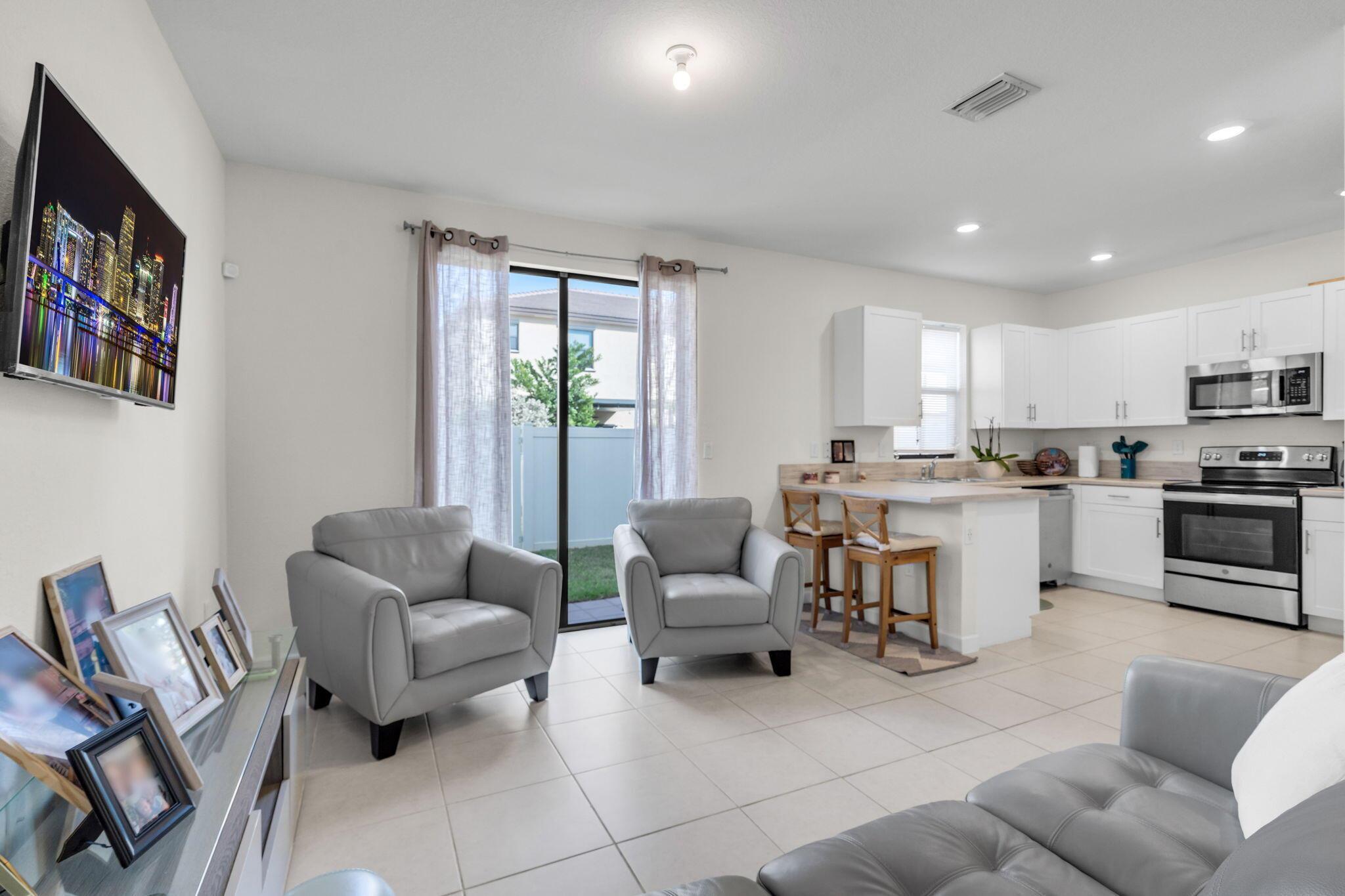 AQUABELLA NORTH REPLAT - Residential Lease