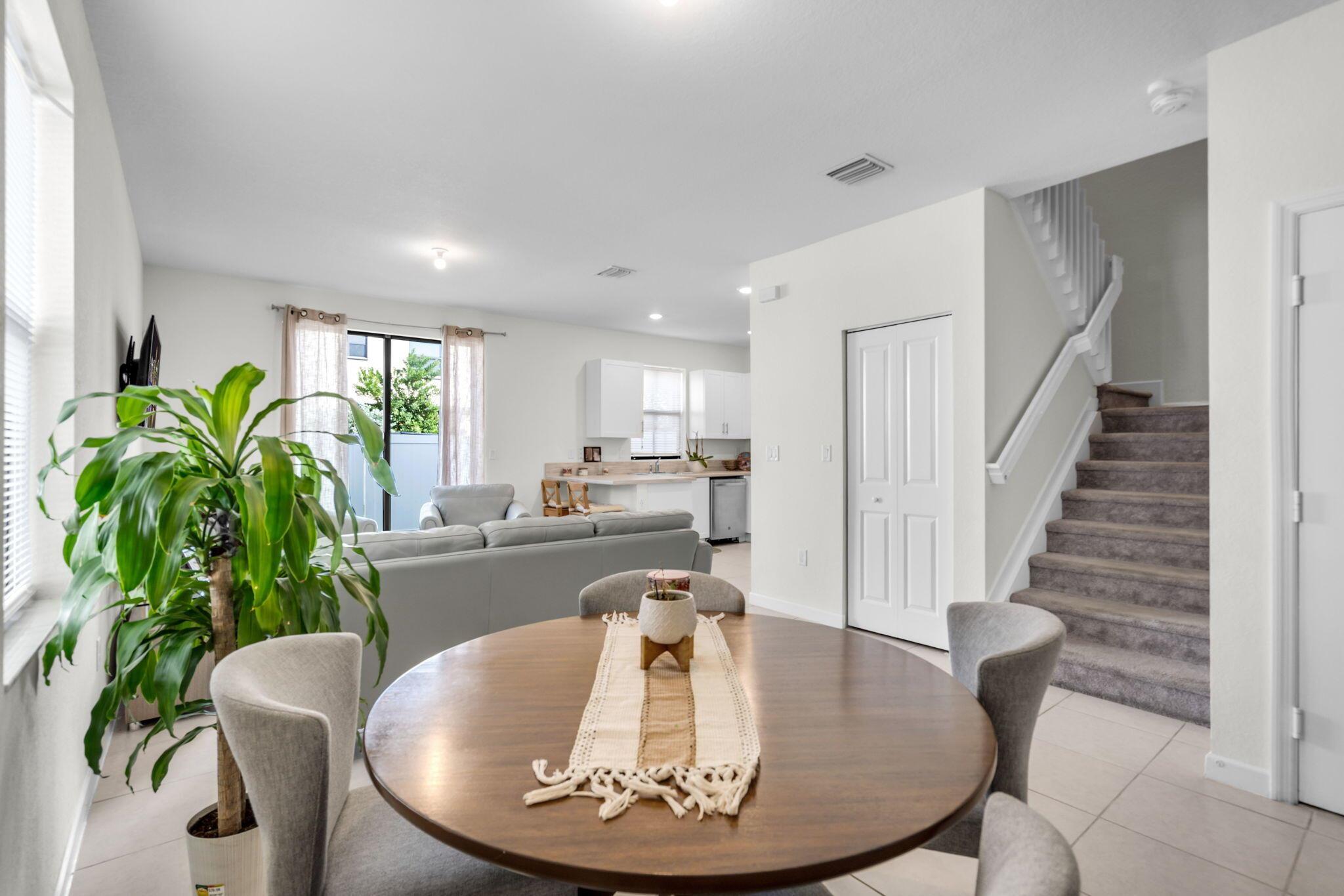 AQUABELLA NORTH REPLAT - Residential Lease