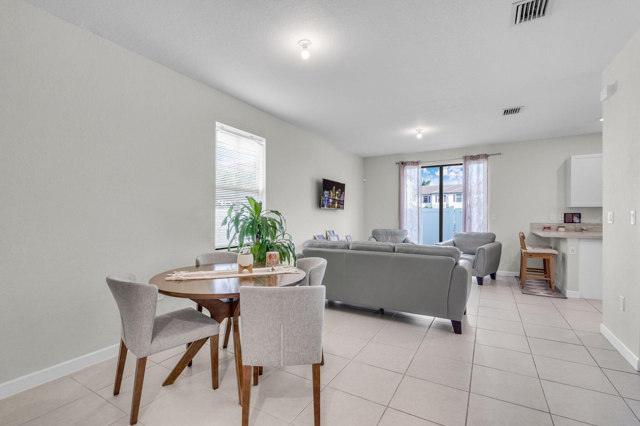 AQUABELLA NORTH REPLAT - Residential Lease