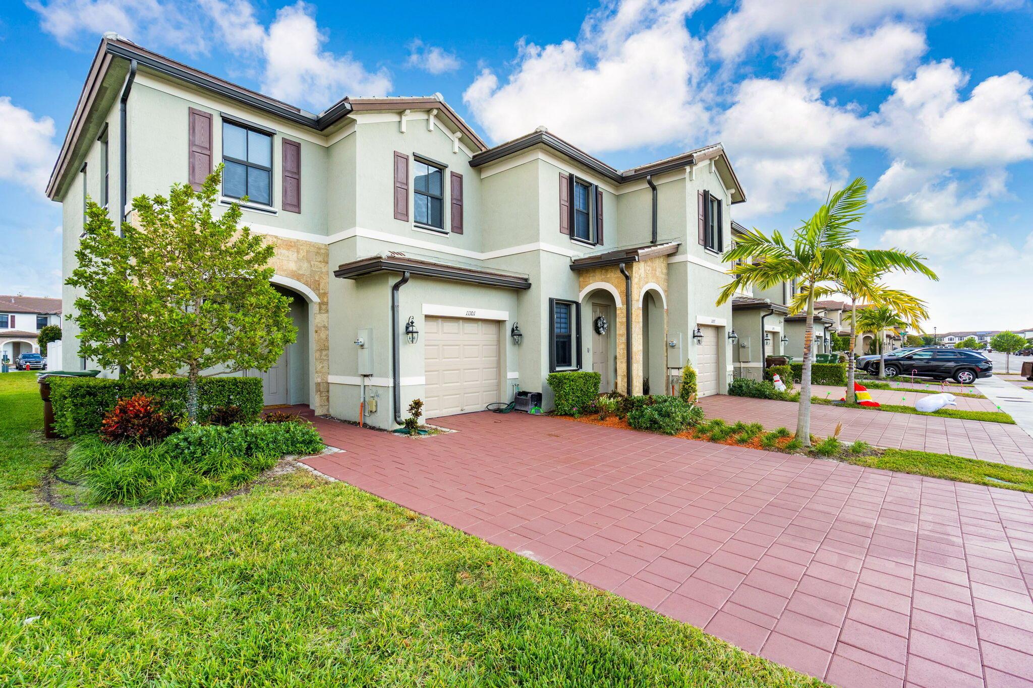 AQUABELLA NORTH REPLAT - Residential Lease