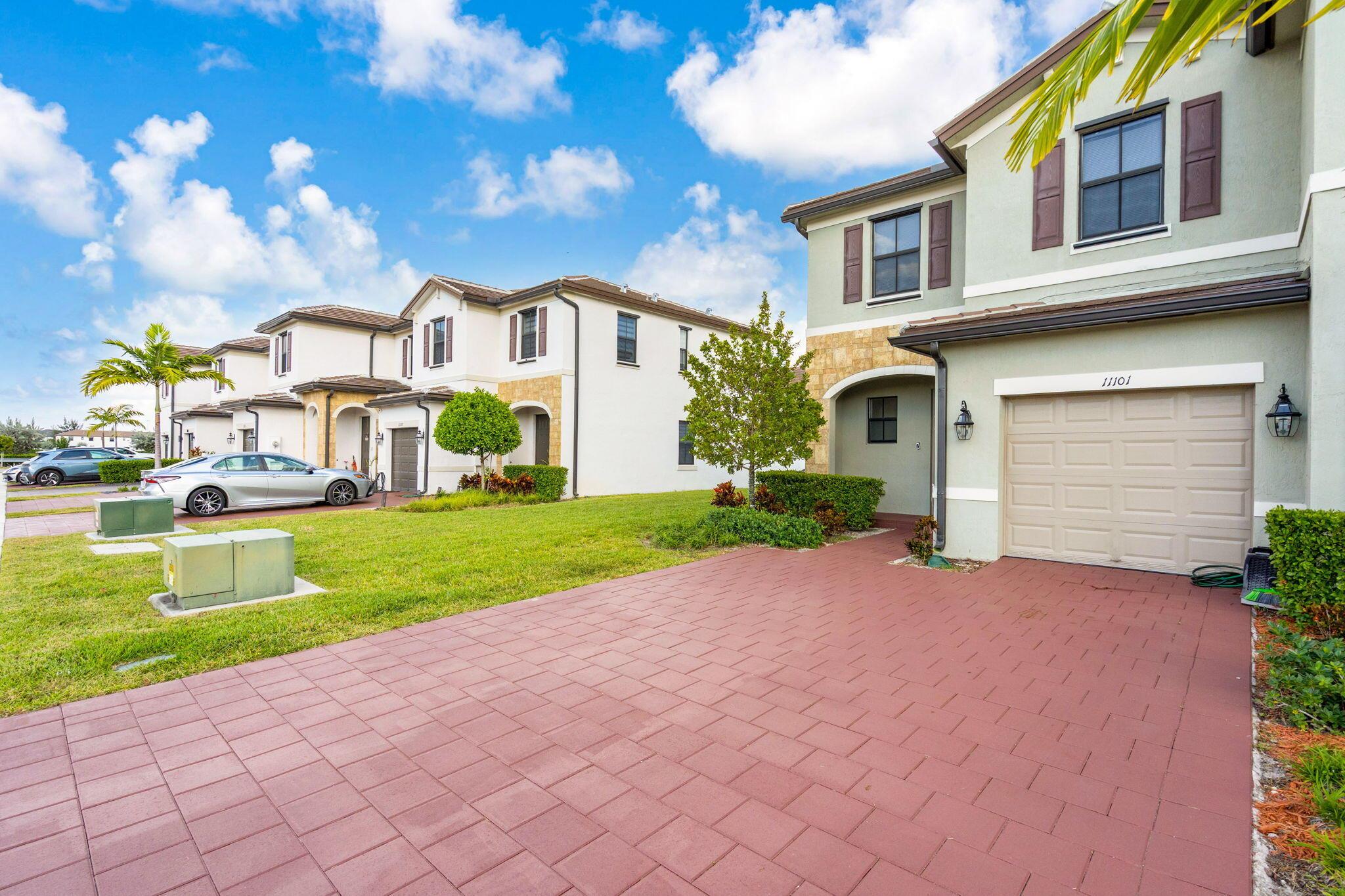 AQUABELLA NORTH REPLAT - Residential Lease