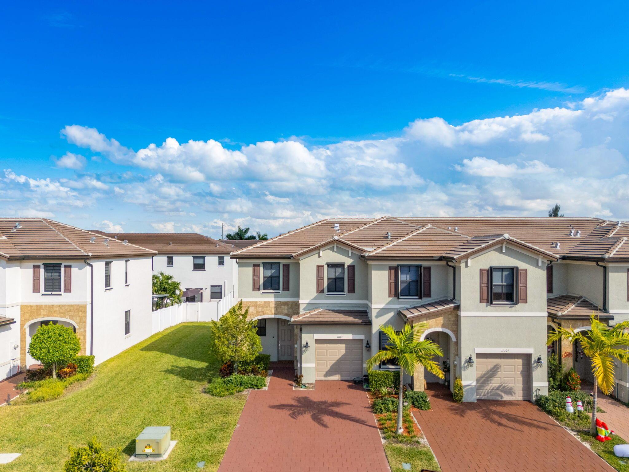 AQUABELLA NORTH REPLAT - Residential Lease