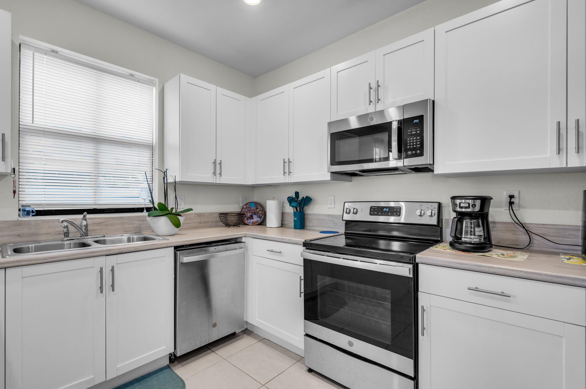 AQUABELLA NORTH REPLAT - Residential Lease