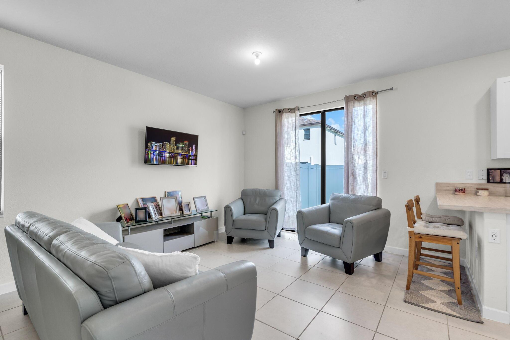 AQUABELLA NORTH REPLAT - Residential Lease