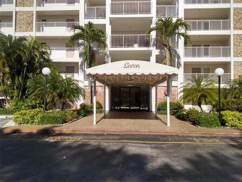 This lovely fully furnished 3-6 month rental is a corner unit next to the laundry room. Spectacular view of the lake can be seen from the glass enclosed balcony. A minimum credit score of 650 & $150.00 non-refundable application fee plus $500.00 refundable Security Deposit for Common areas. Other fees include $150.00 move out cleaning fee + a $300.00 replacement if key FOB is lost. Parking space - #21.