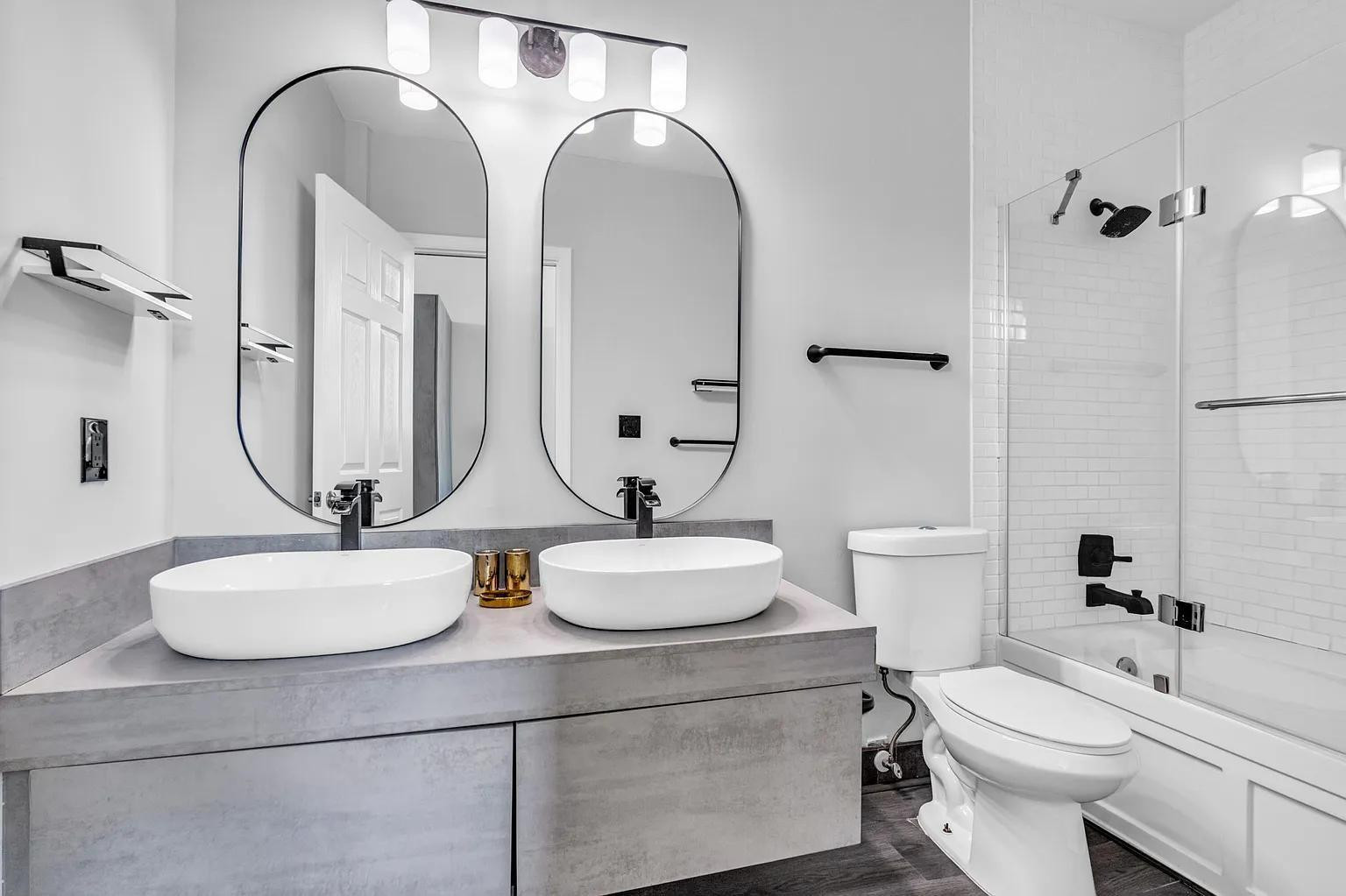 2100 E Van Buren Street 203