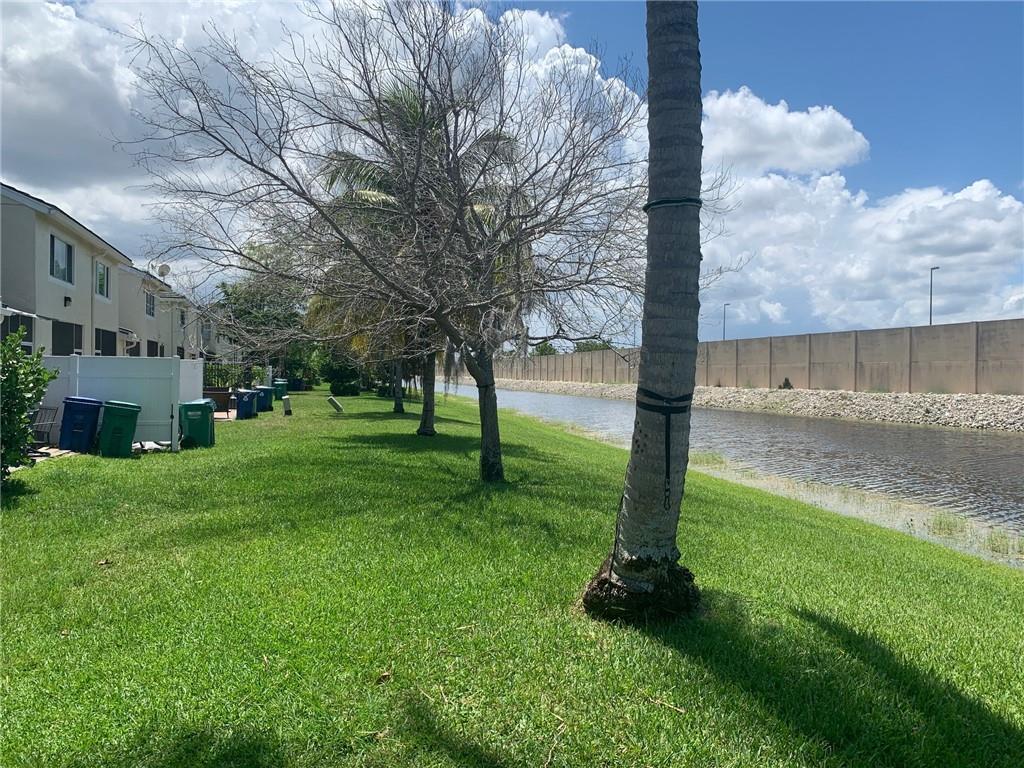 Coral Reef Club - Residential