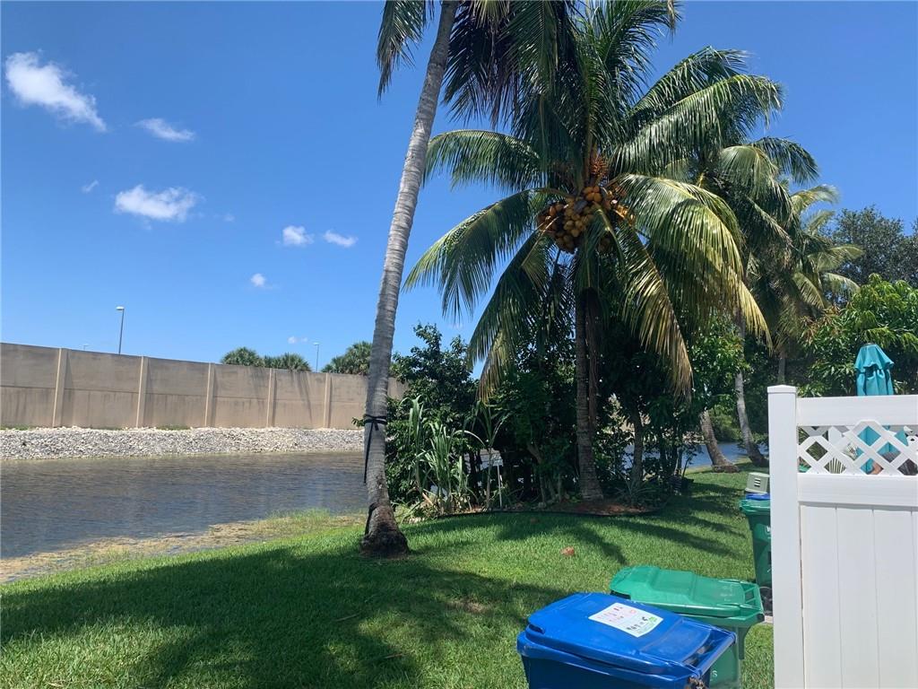 Coral Reef Club - Residential