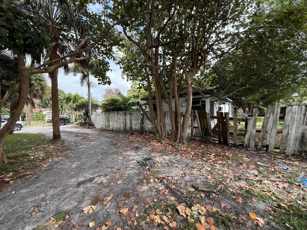 Photo of 606 Mercury Street, West Palm Beach, FL 33406 (MLS # R11069265)