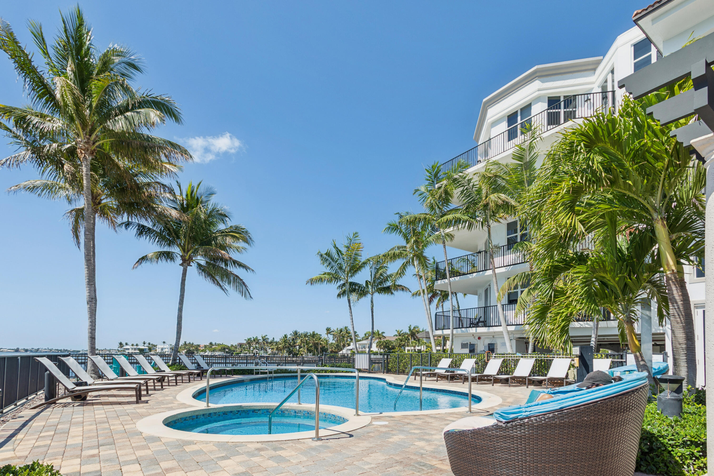 PENINSULA ON THE INTRACOASTAL - Residential