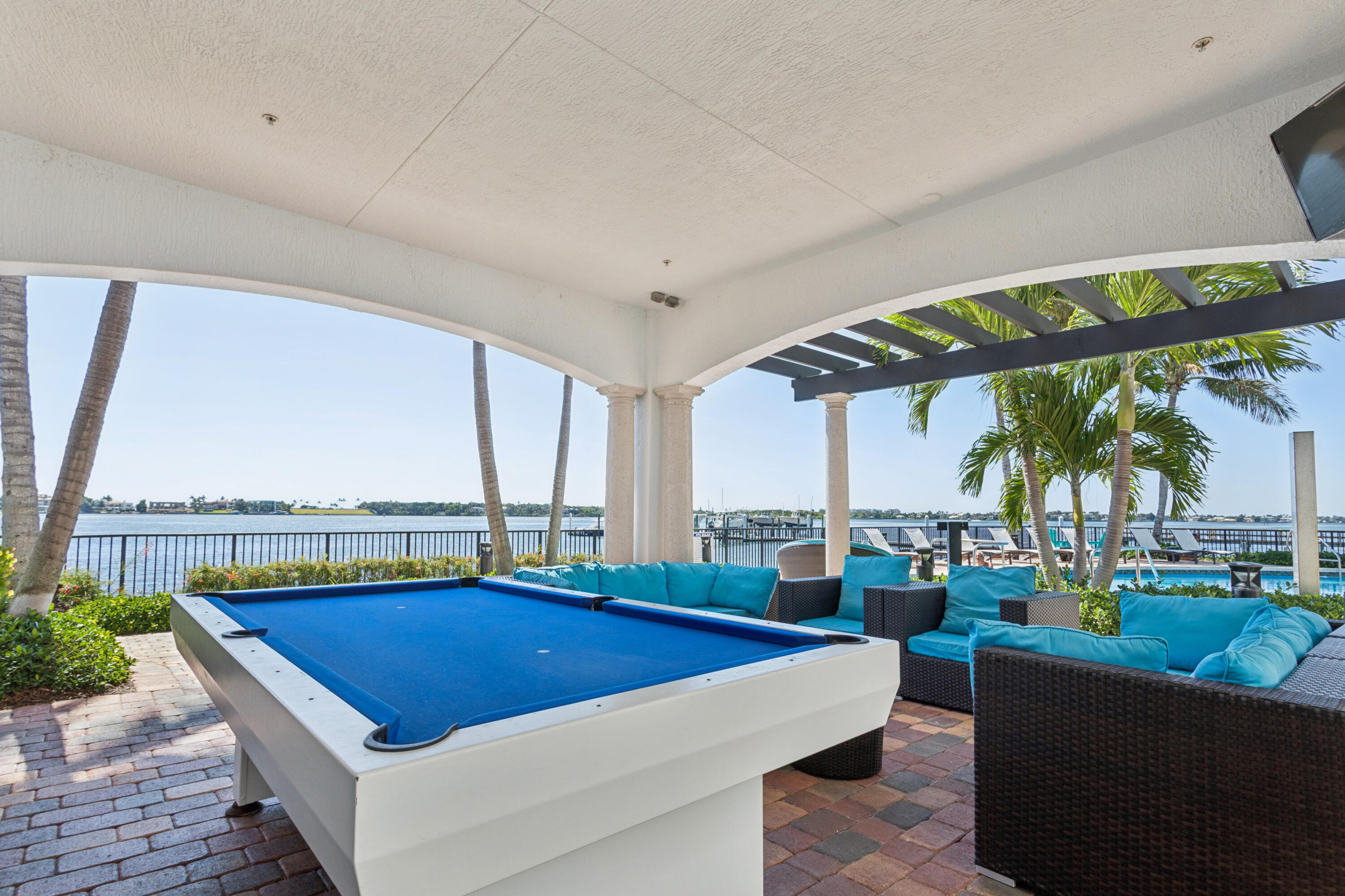 PENINSULA ON THE INTRACOASTAL - Residential