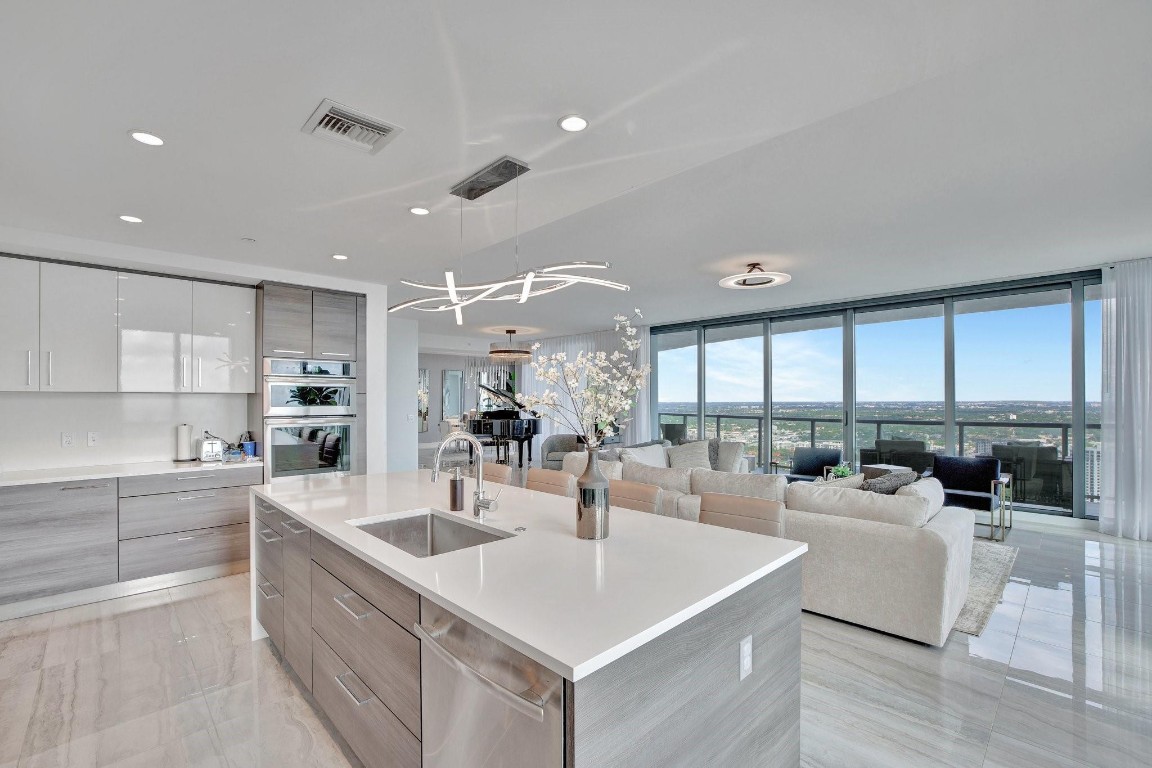 One Hundred Las Olas - Residential