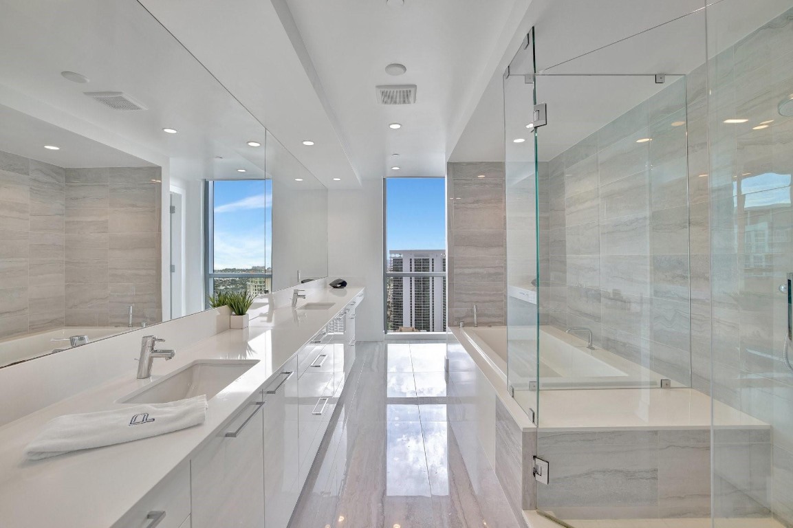 One Hundred Las Olas - Residential