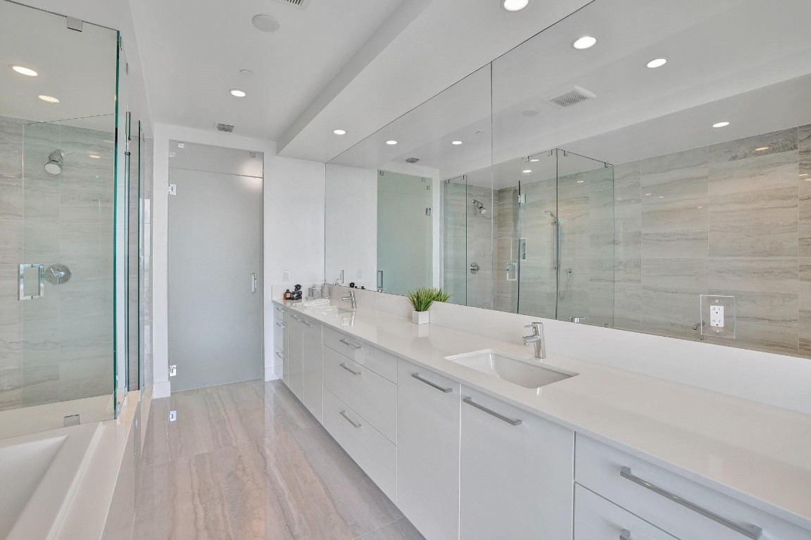 One Hundred Las Olas - Residential