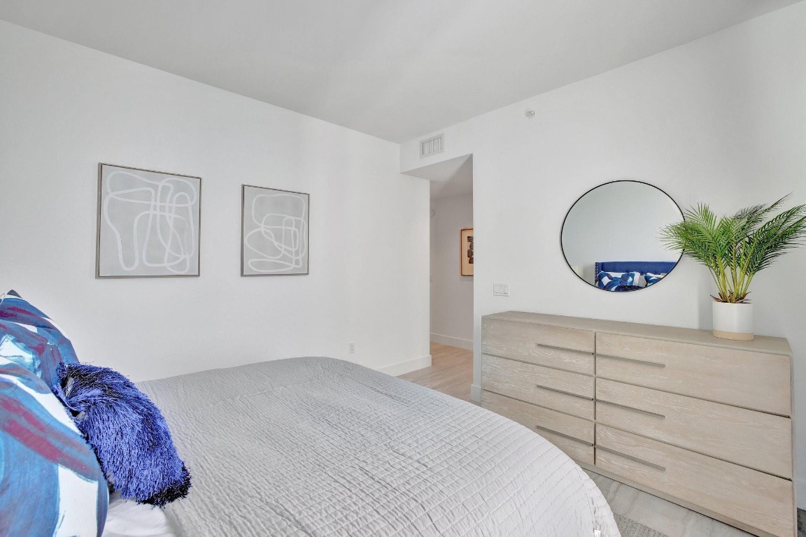 One Hundred Las Olas - Residential