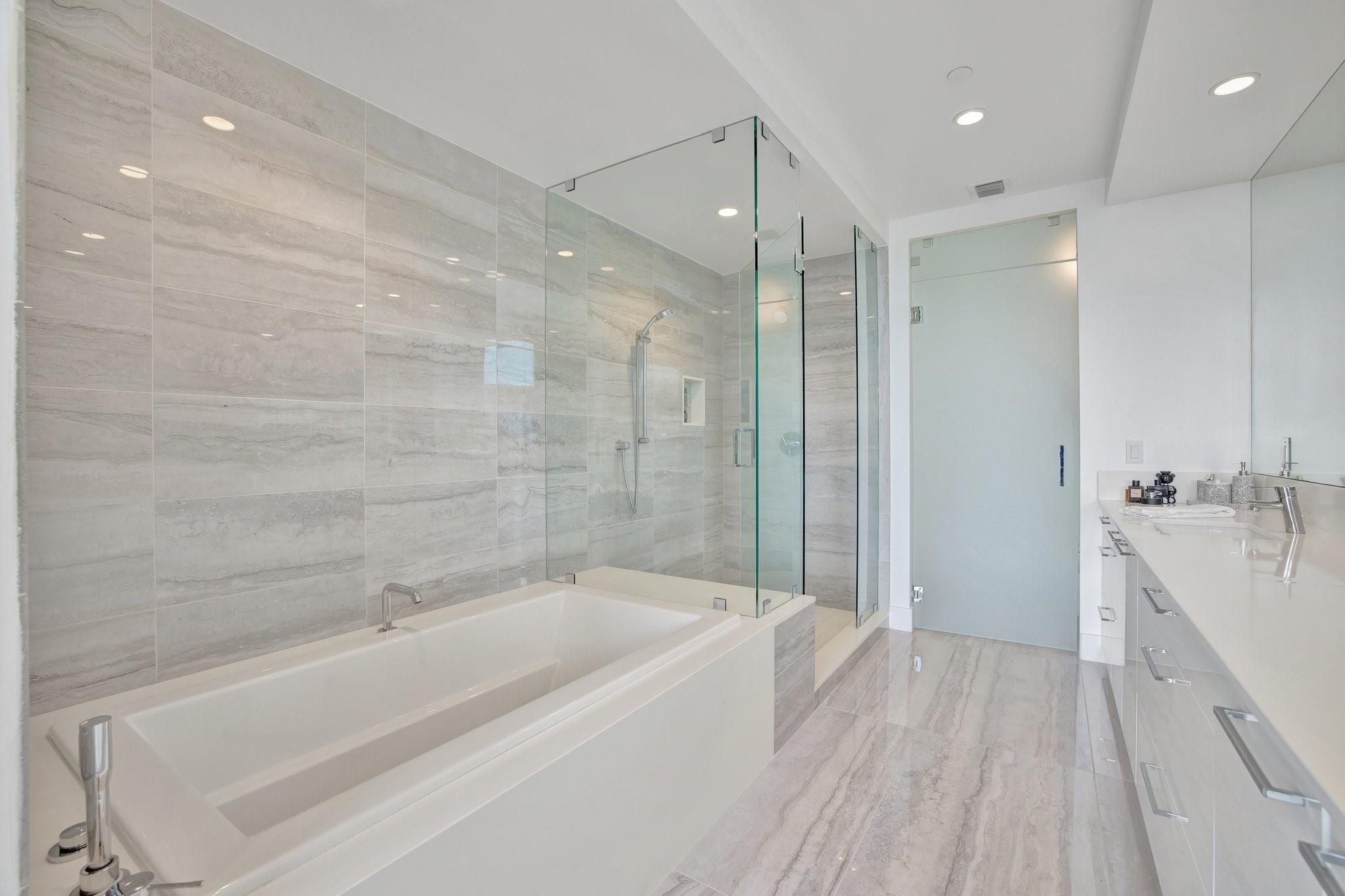 One Hundred Las Olas - Residential