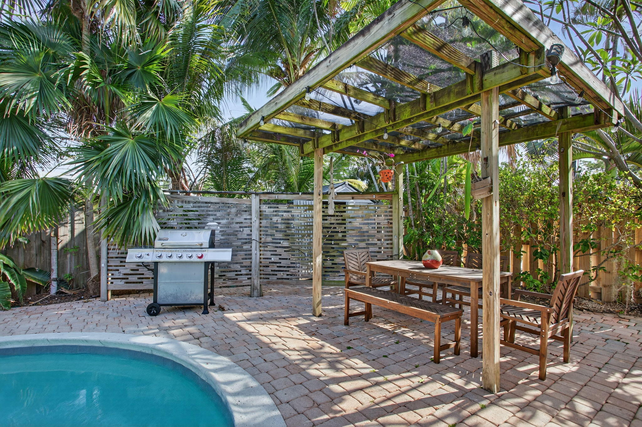 CORAL POINT - Residential