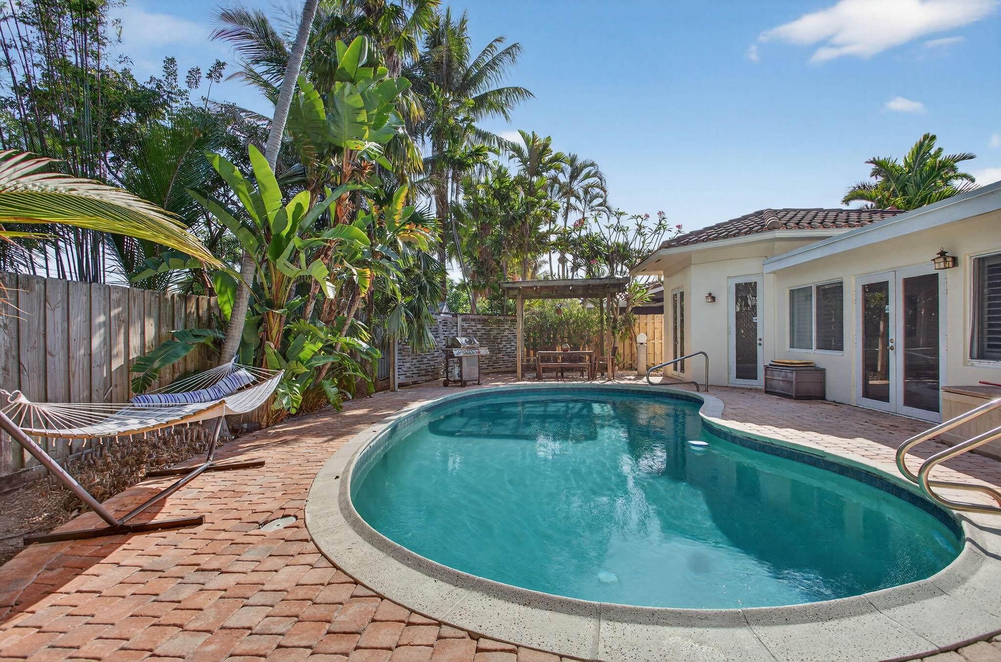 CORAL POINT - Residential