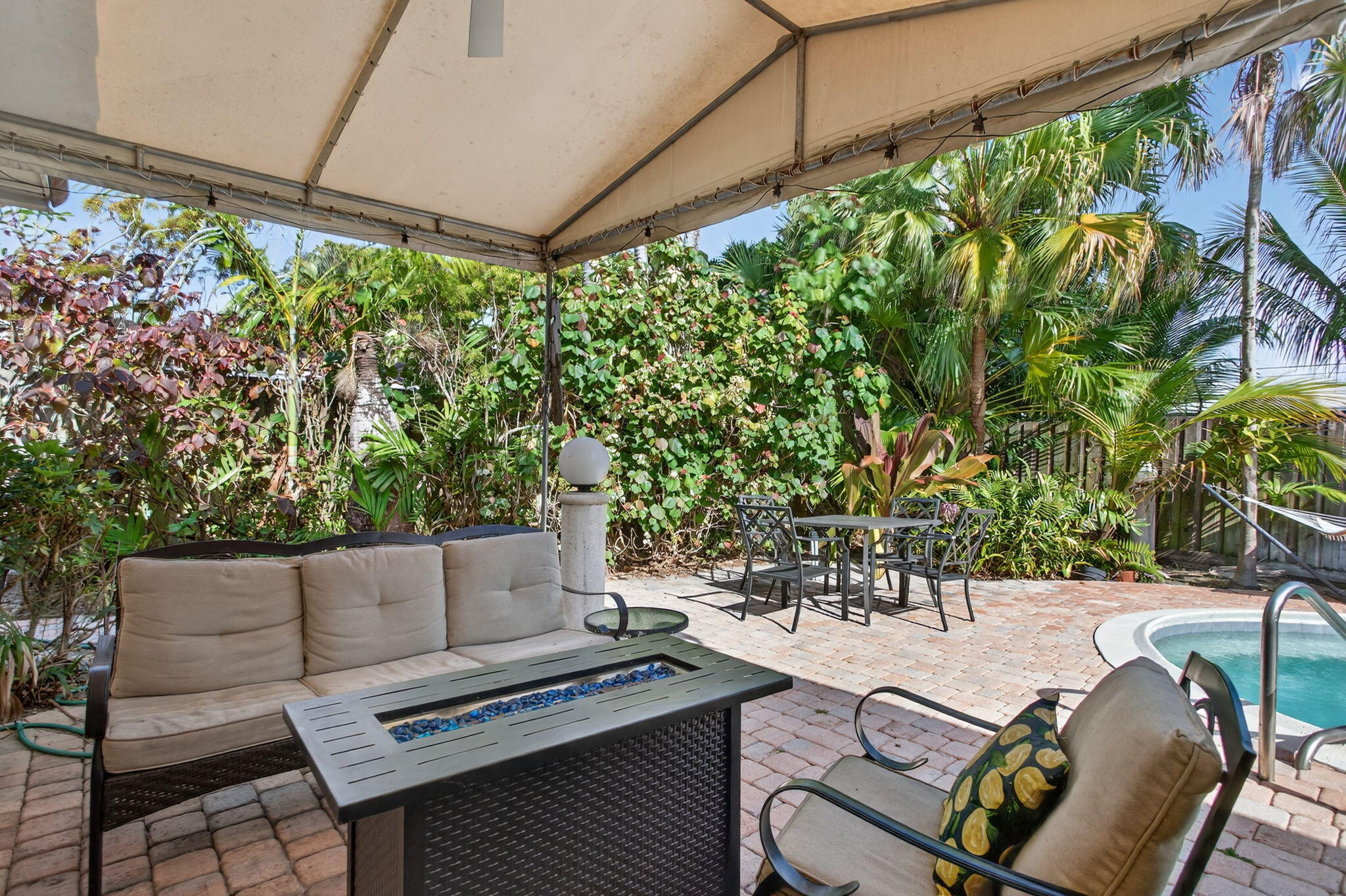 CORAL POINT - Residential