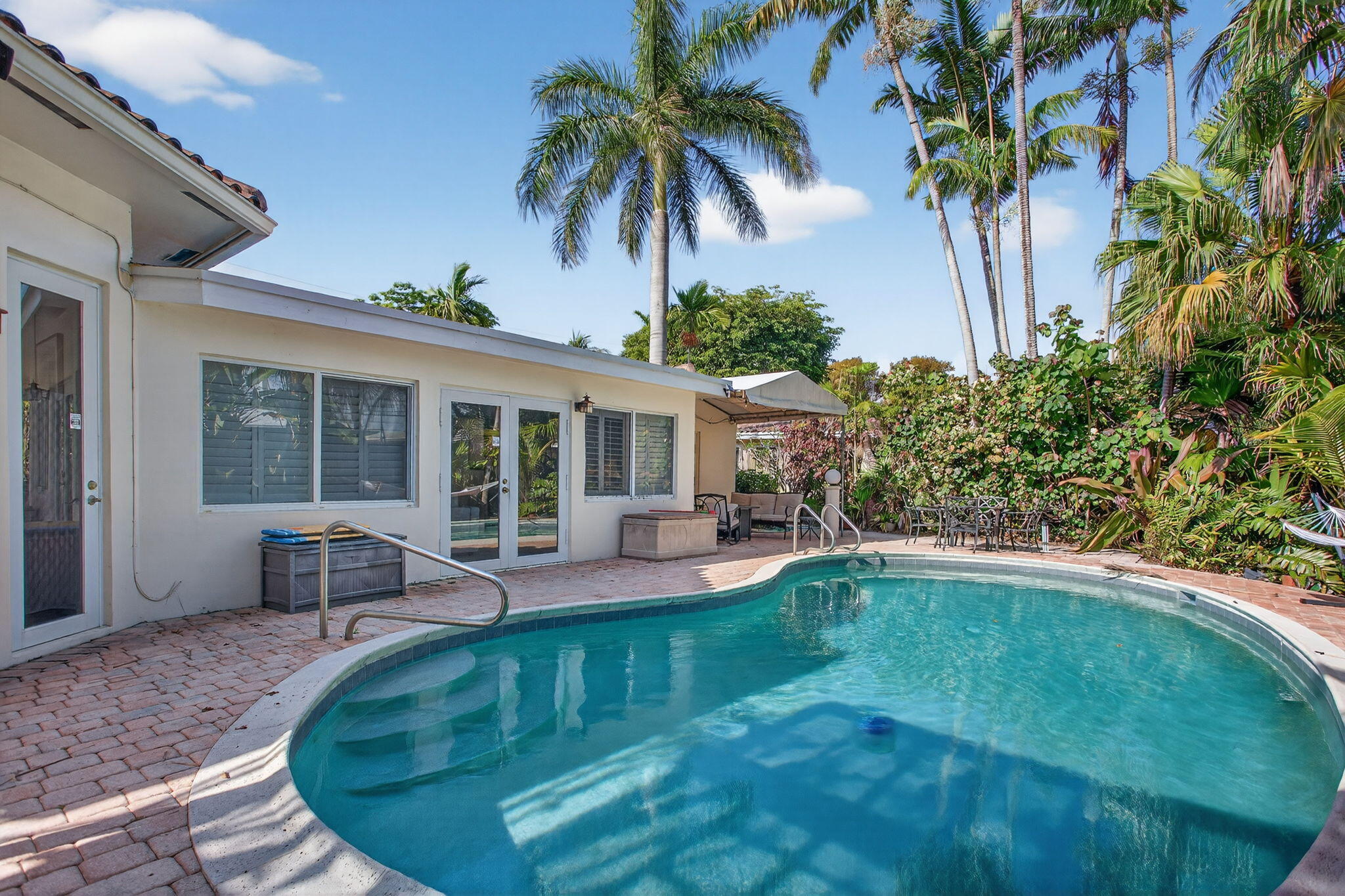 CORAL POINT - Residential