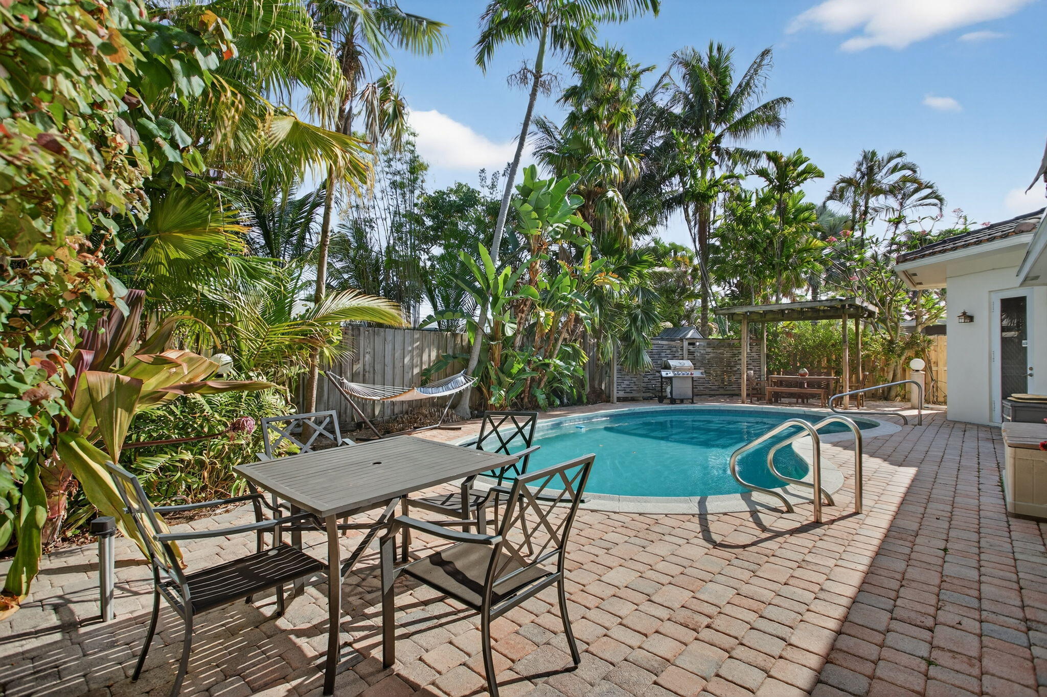 CORAL POINT - Residential