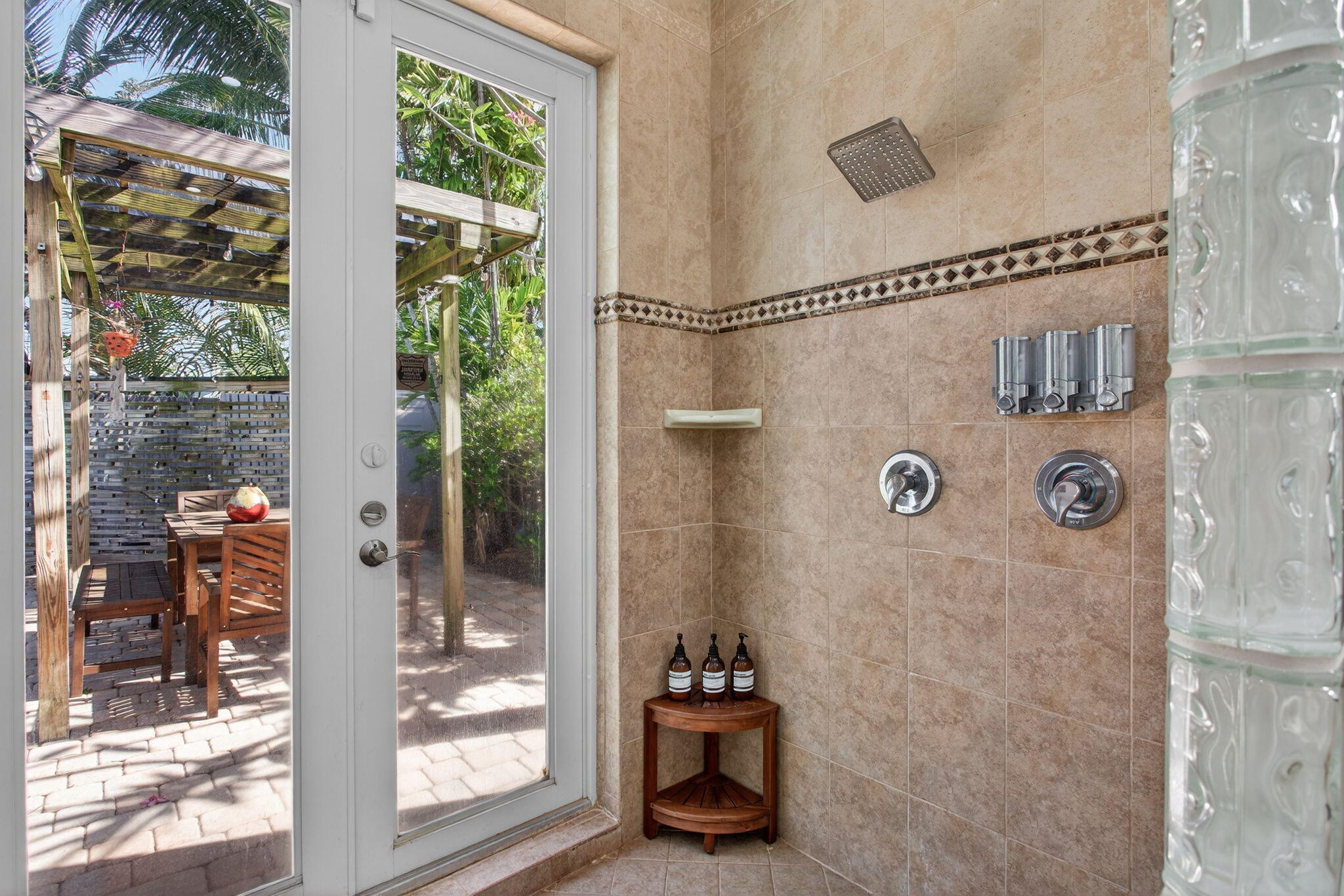 CORAL POINT - Residential