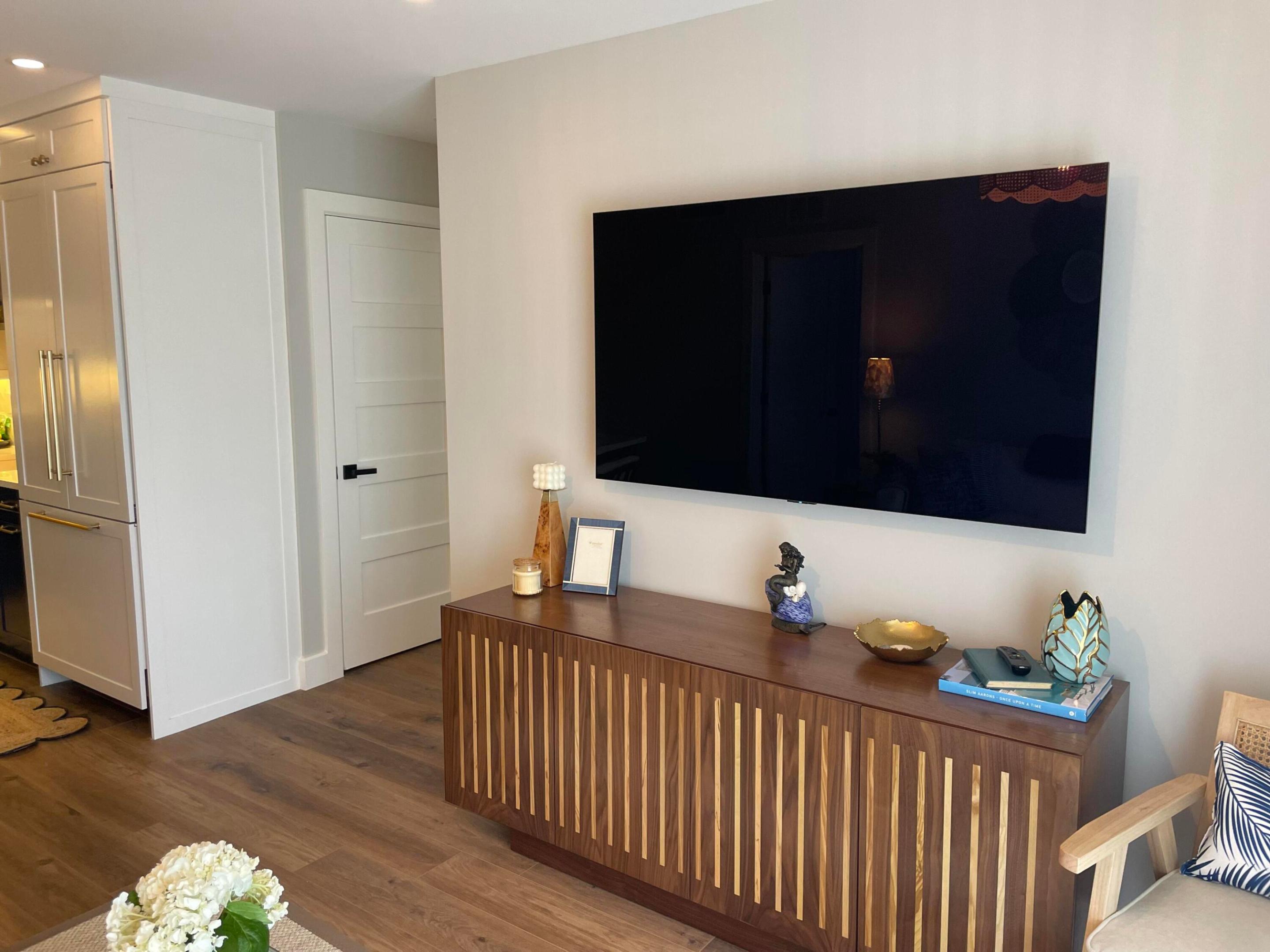PALM BEACH WHITEHOUSE COND - Residential