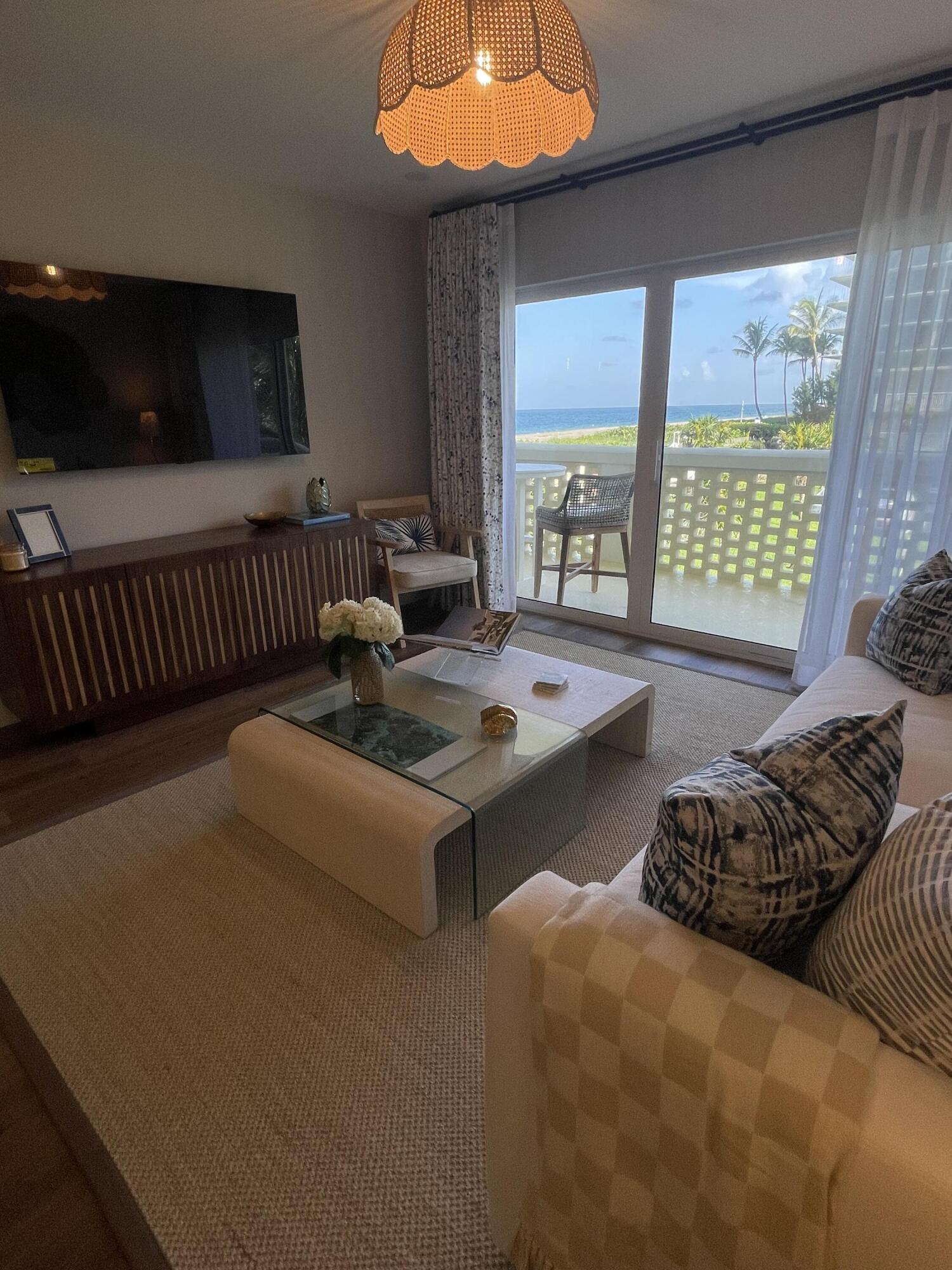 PALM BEACH WHITEHOUSE COND - Residential