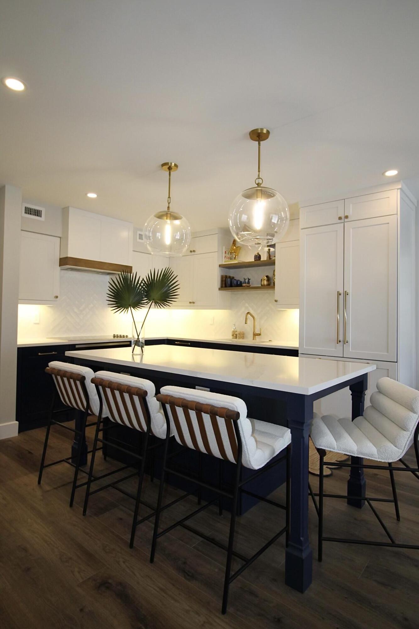 PALM BEACH WHITEHOUSE COND - Residential