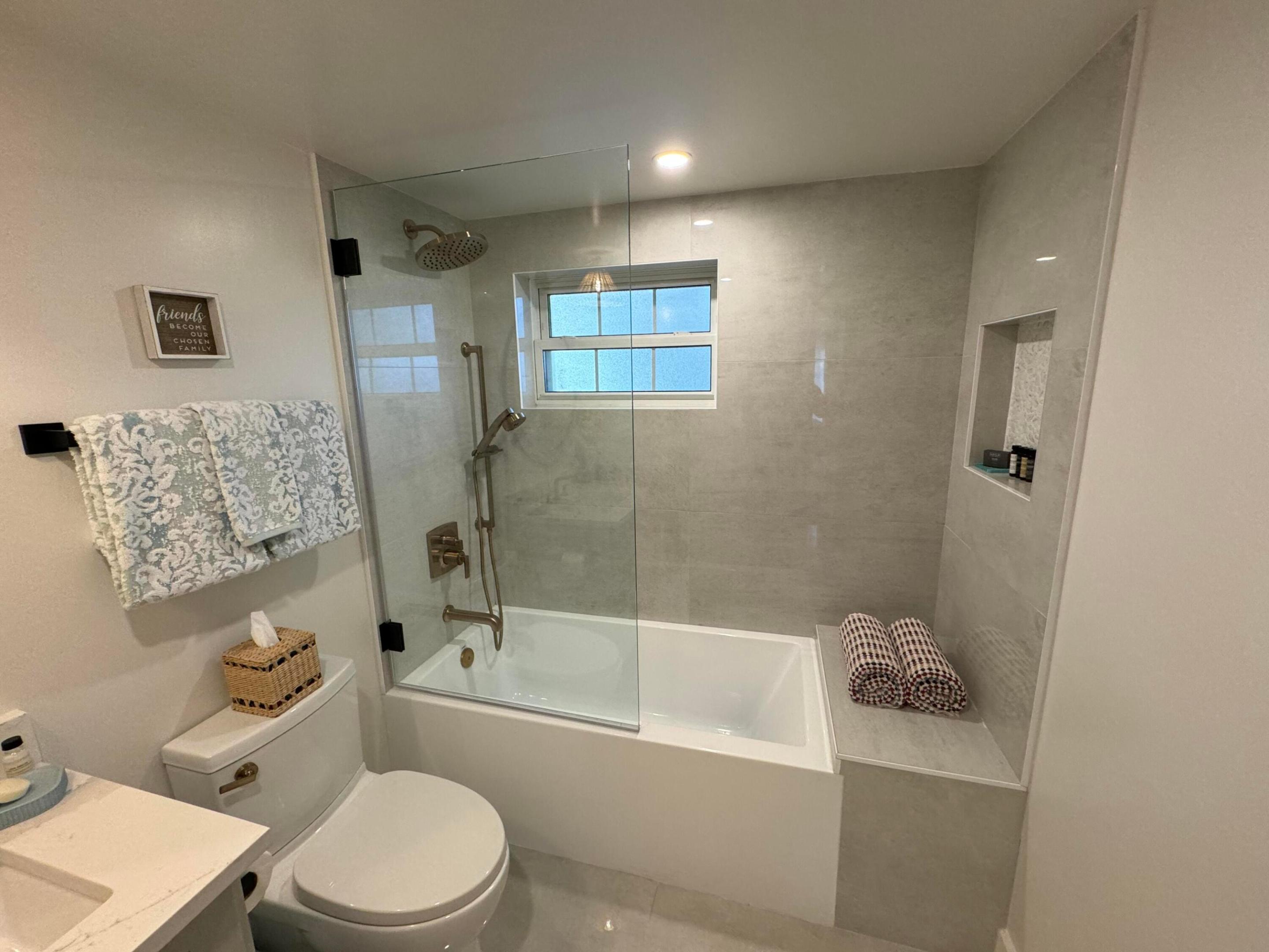 PALM BEACH WHITEHOUSE COND - Residential