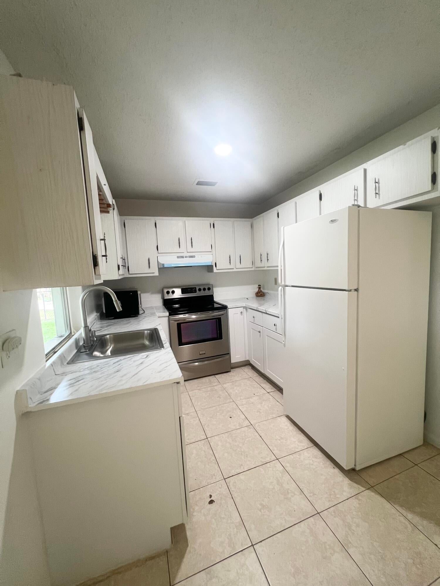 Properties 1348 Riverside Circle