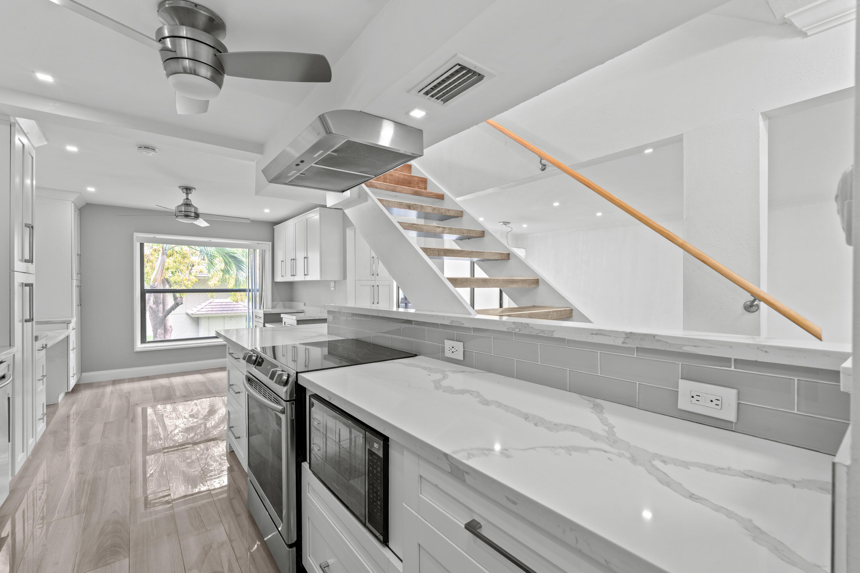 BANYAN COURTS CONDO - Residential Lease