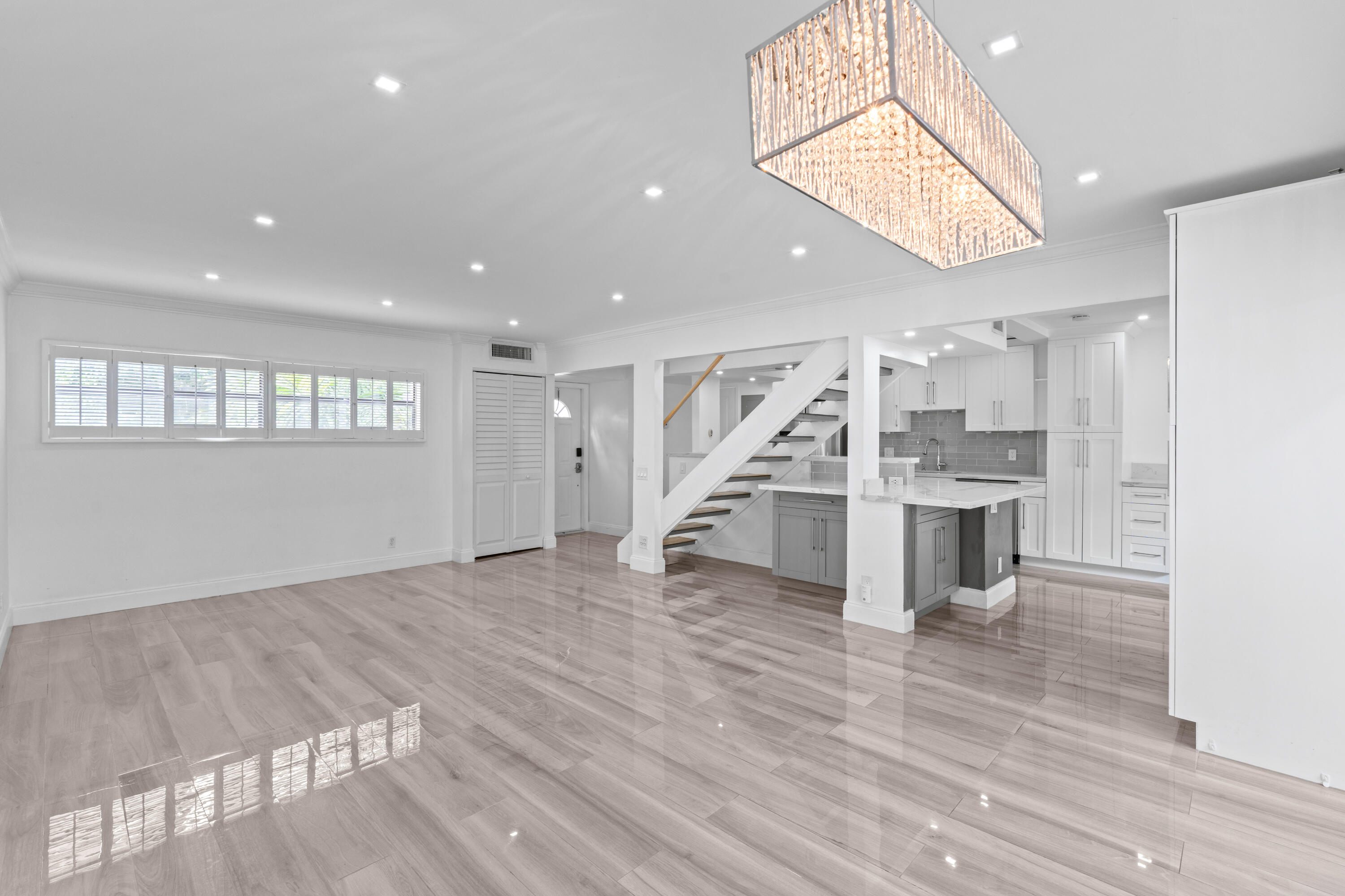 BANYAN COURTS CONDO - Residential Lease