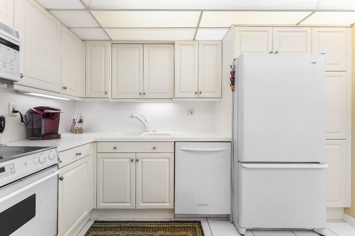 PALM-AIRE AT CORAL KEY GARDEN - Residential