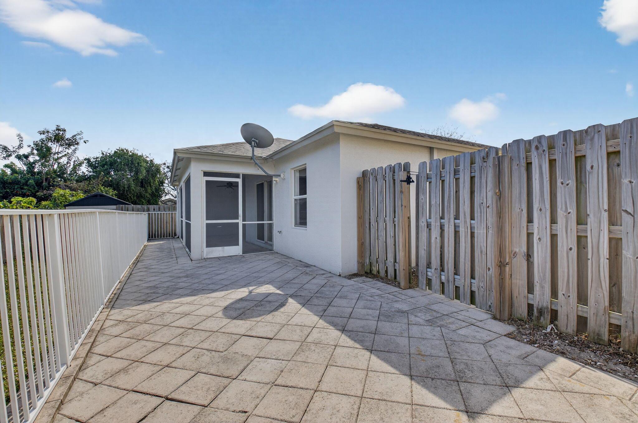 VICTORIA WOODS - Residential