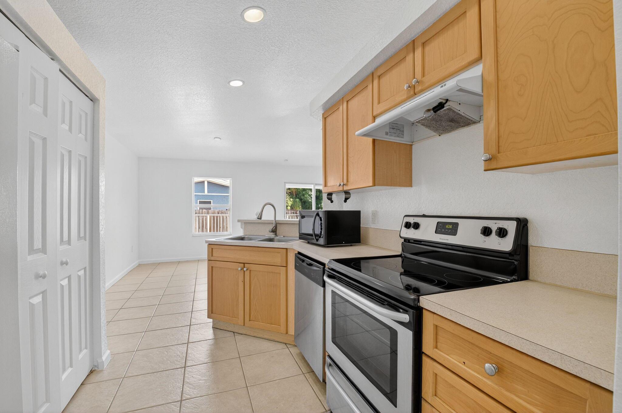 VICTORIA WOODS - Residential