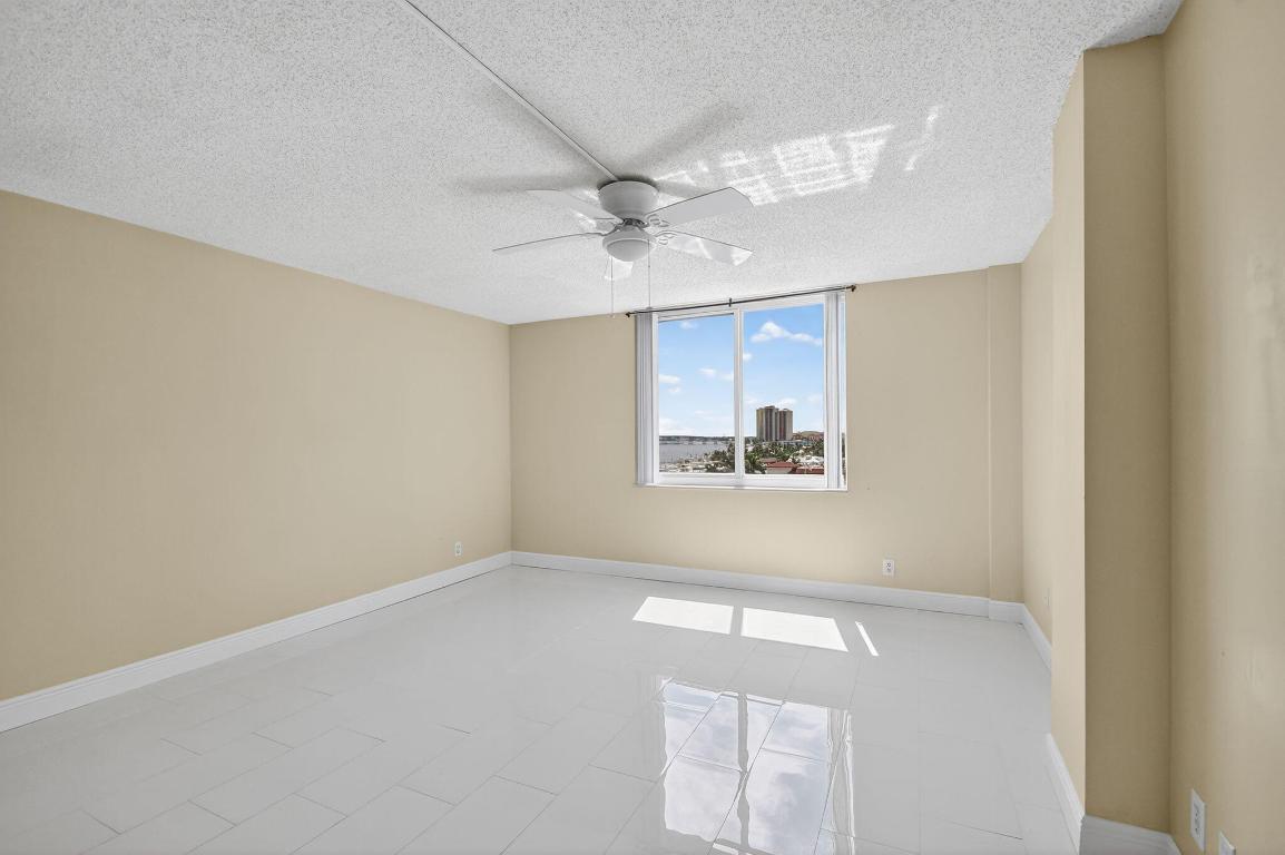 LAKE HARBOUR TOWERS CONDO - Residential