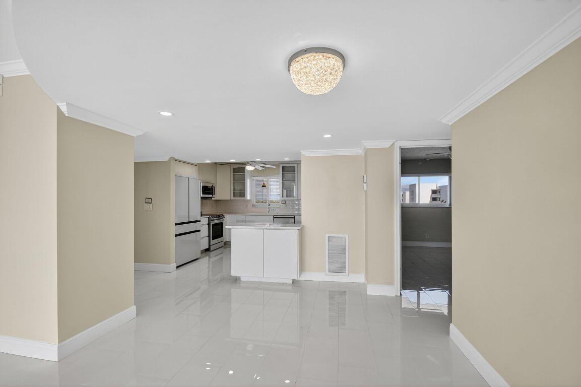 LAKE HARBOUR TOWERS CONDO - Residential