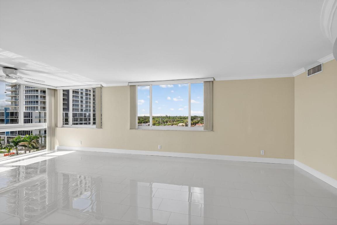 LAKE HARBOUR TOWERS CONDO - Residential