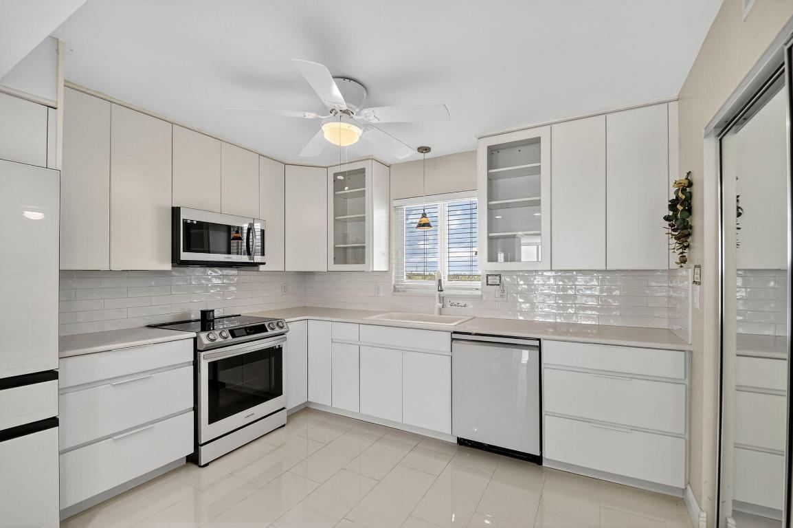 LAKE HARBOUR TOWERS CONDO - Residential