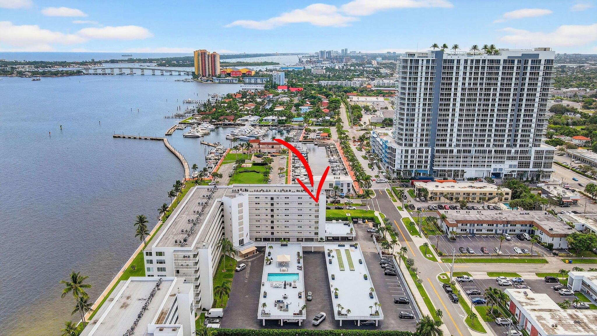 LAKE HARBOUR TOWERS CONDO - Residential