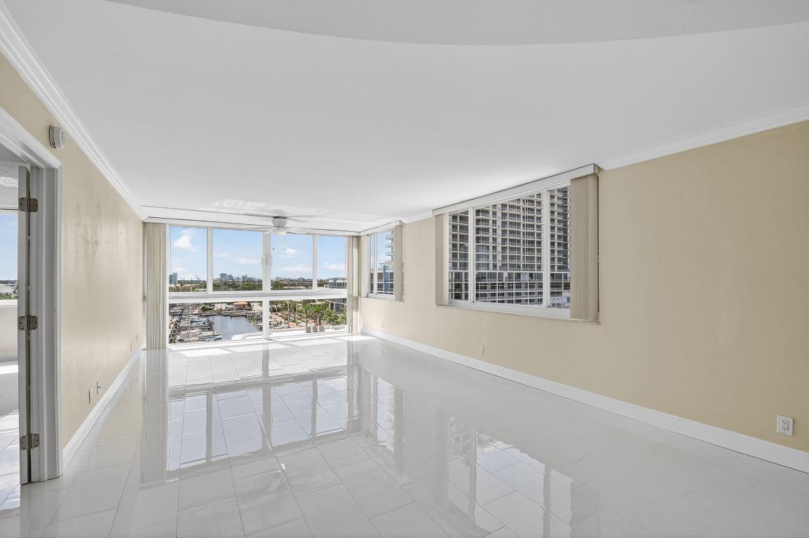 LAKE HARBOUR TOWERS CONDO - Residential