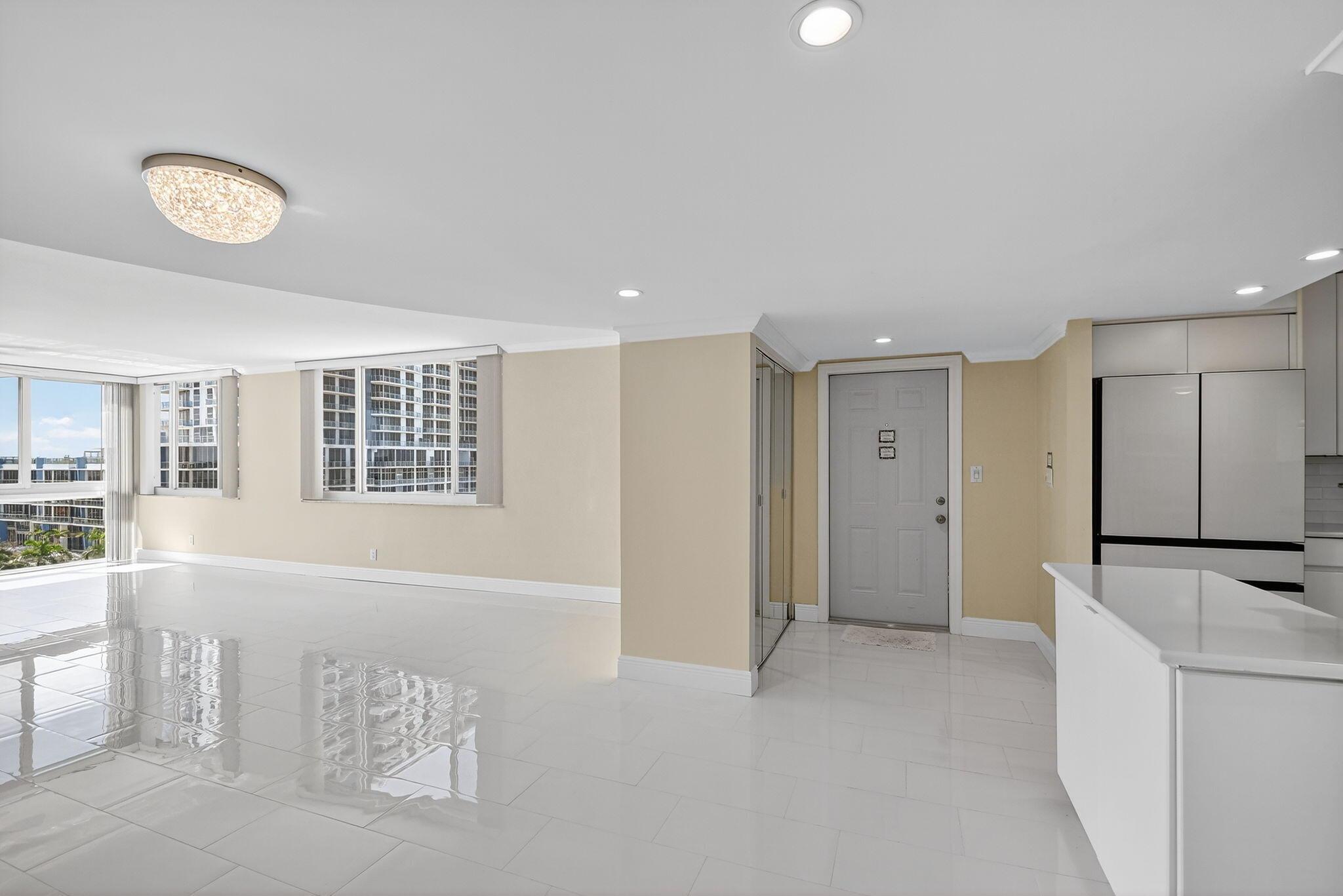 LAKE HARBOUR TOWERS CONDO - Residential