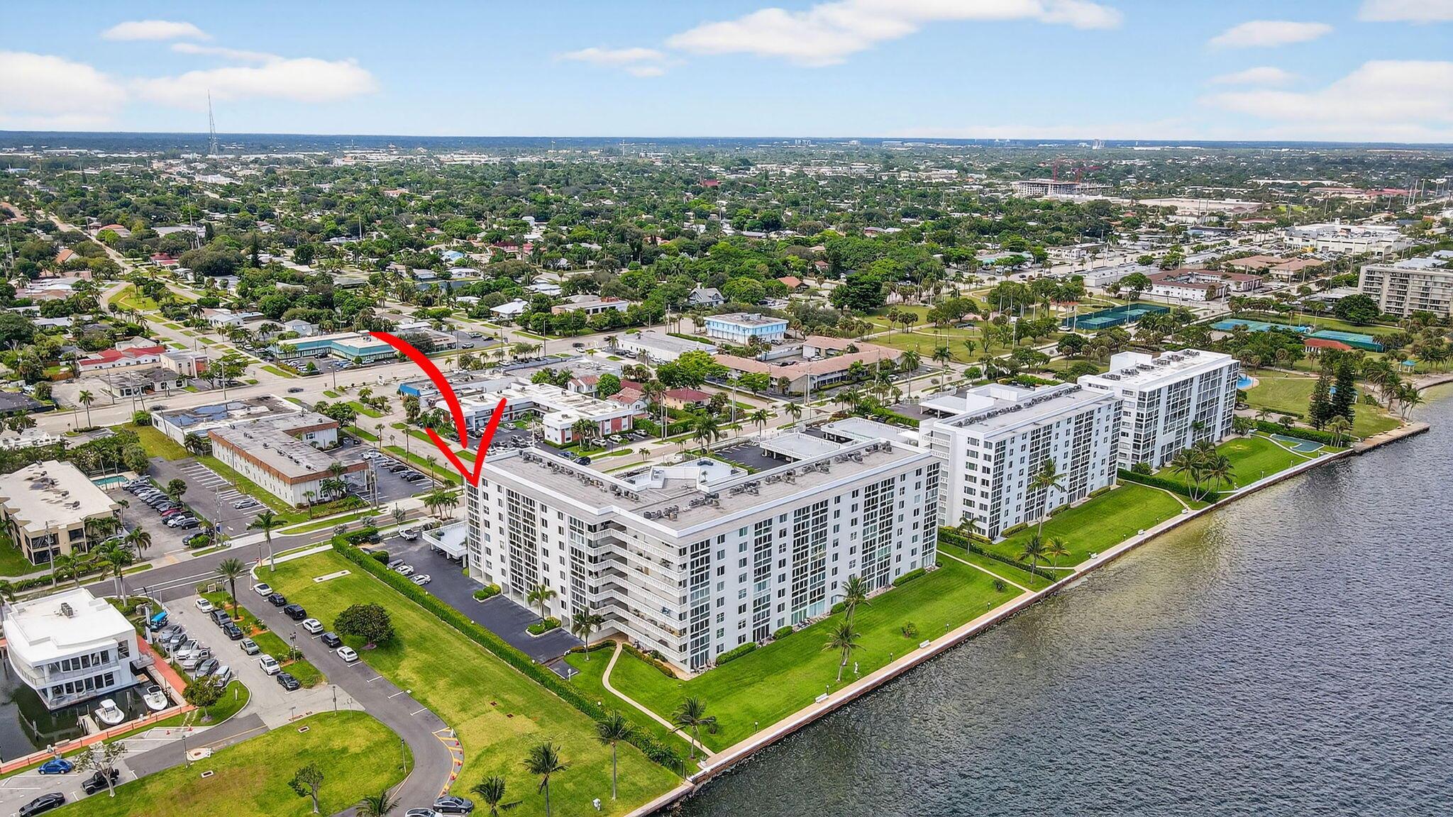 LAKE HARBOUR TOWERS CONDO - Residential