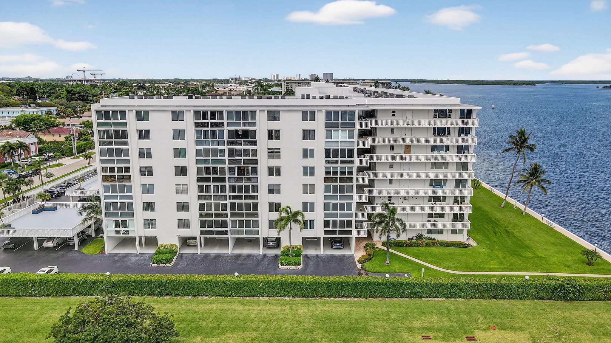 LAKE HARBOUR TOWERS CONDO - Residential