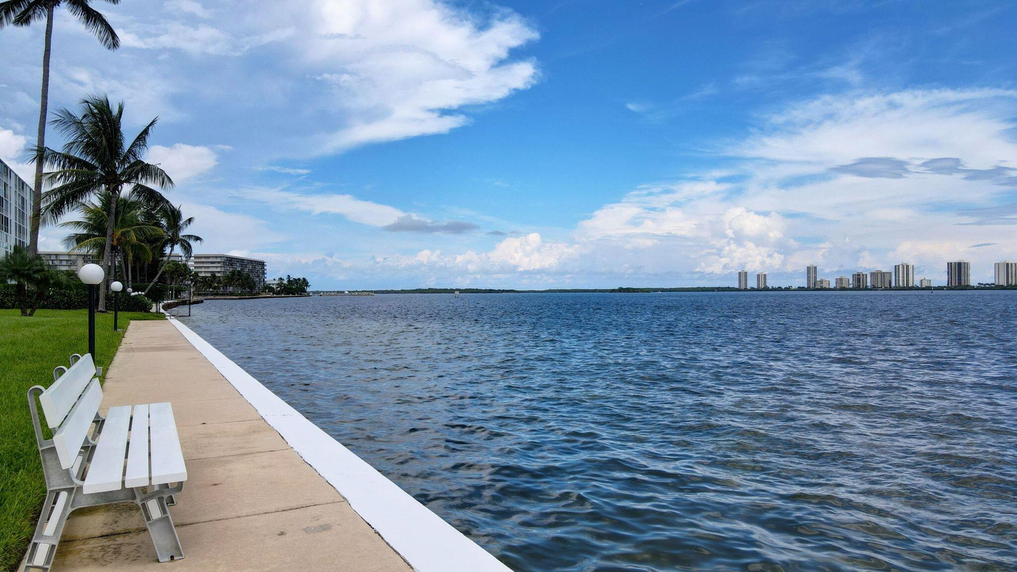 LAKE HARBOUR TOWERS CONDO - Residential